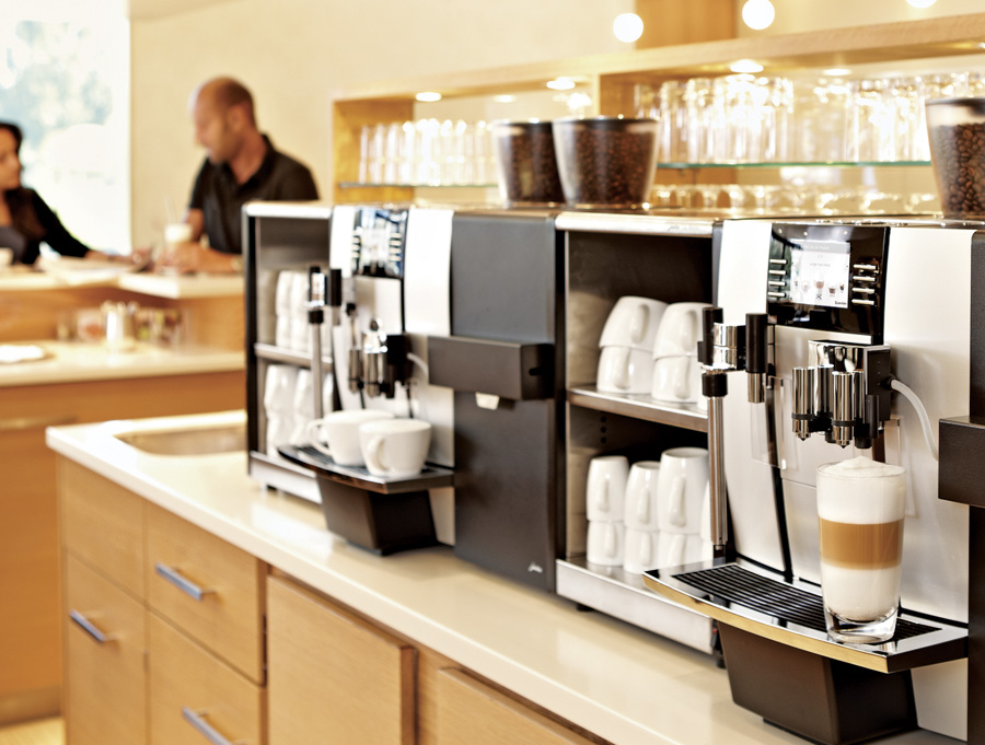 Jura Giga-seriens kaffemaskiner i en restaurang